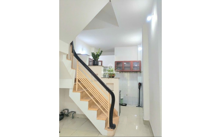 Nhà giá rẻ Nở hậu SHR 4 tầng 31m2 – Võ Văn Kiệt Quận 1 SS